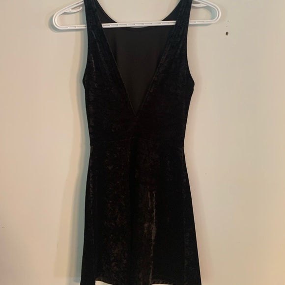 Velvet holiday dress with open back - Picture 3 of 5